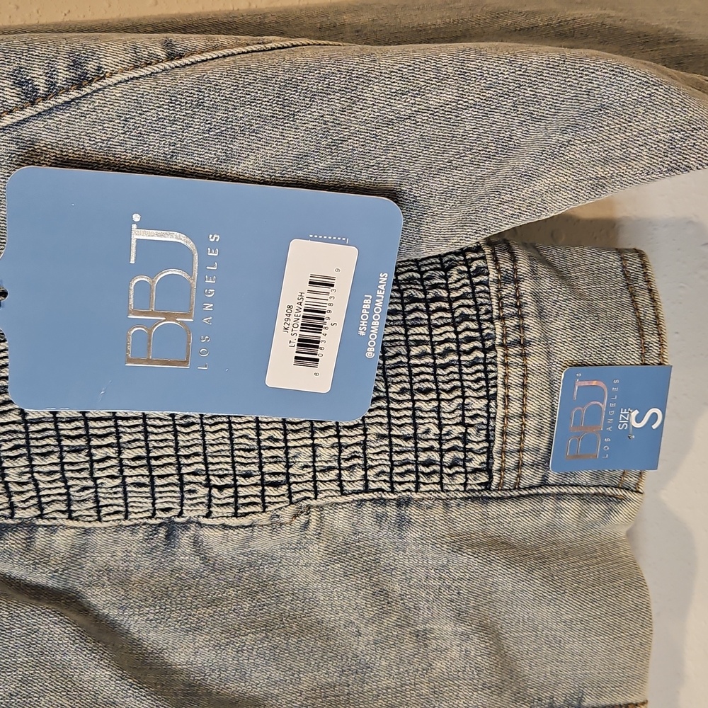 BBJ Los Angeles Sz. S NWT Blue Stonewash Cropped Denim Jacket - Picture 2 of 8